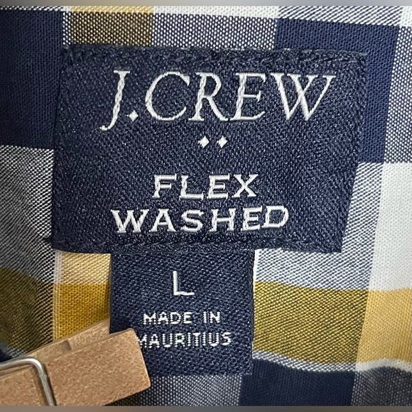 J. Crew Plaid Flex Washed Slim Button Down Size L Chest is 45 in Length 31.5 in - Picture 5 of 8